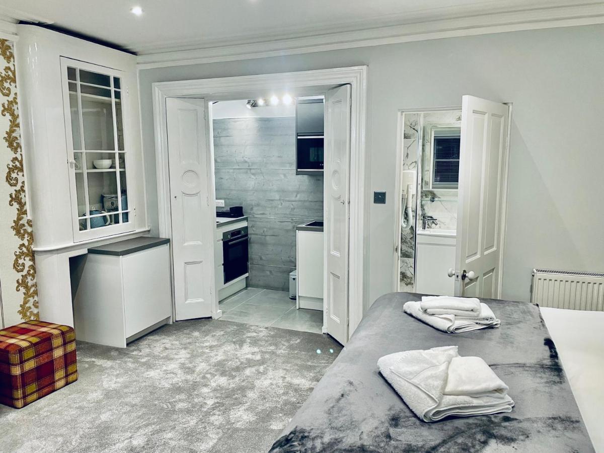 Ashbys Deluxe Studios With Spa Included Portsmouth Exterior photo