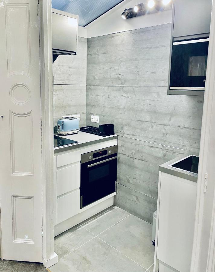 Ashbys Deluxe Studios With Spa Included Portsmouth Exterior photo