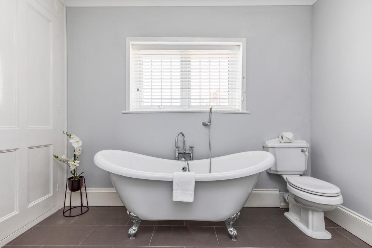 Ashbys Deluxe Studios With Spa Included Portsmouth Exterior photo